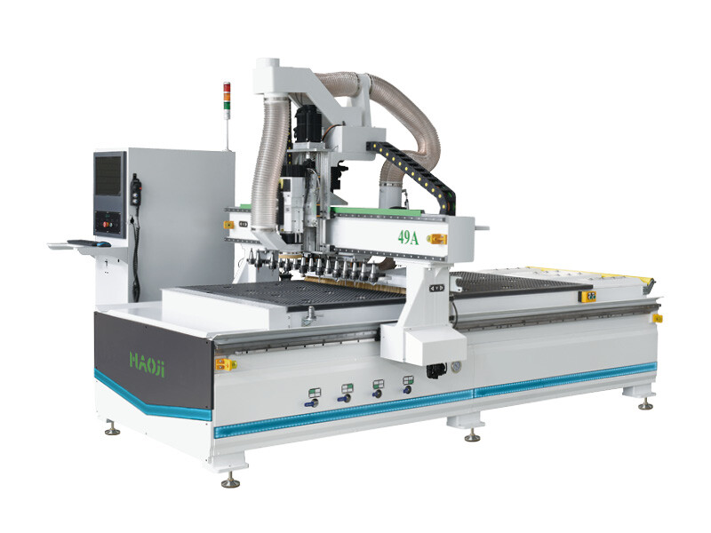 מכונת CNC 1200×1200 עם מחליף כלים אוטומטי: פתרון קומפקטי לייצור תעשייתי