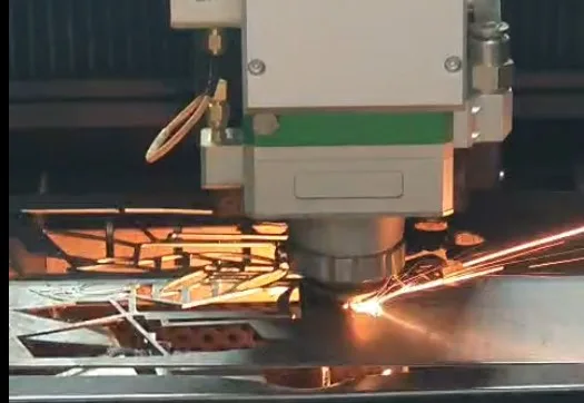 FL2030 - חיתוך מתכת בלייזר פייבר קומפקטית