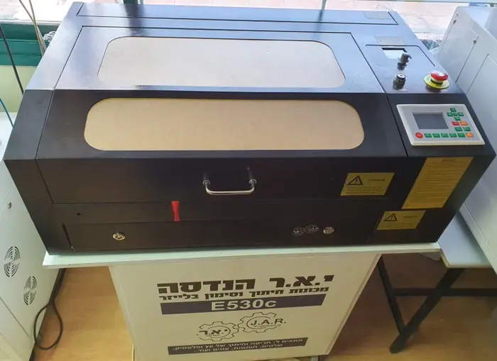 E530c – לייזר CO2 שולחני